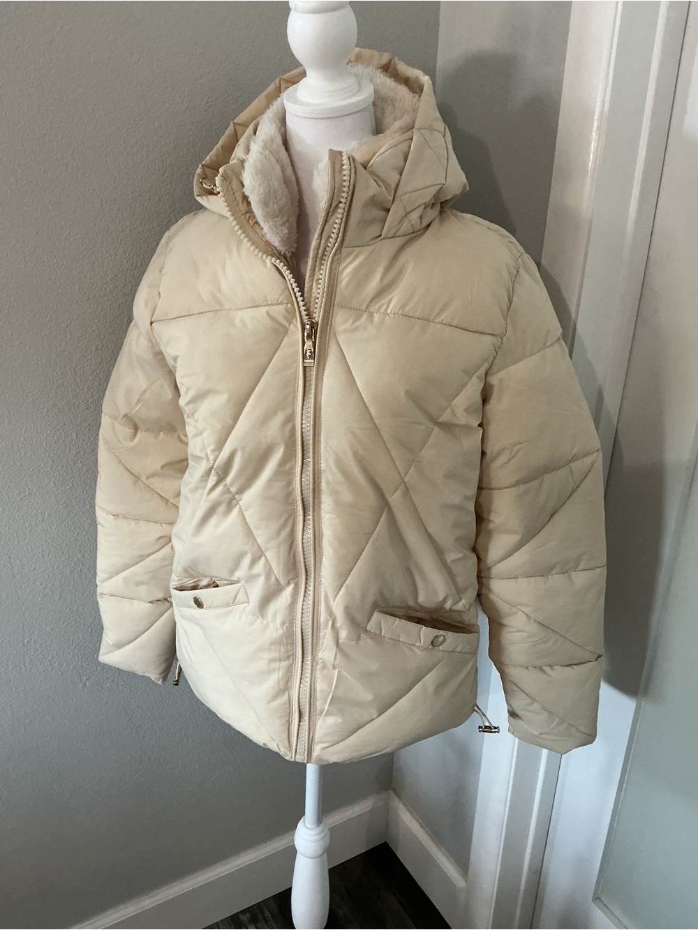 NWT Nicole Miller Women's Diamond Quilted Hooded Puffer Jacket Cream Gold Size M